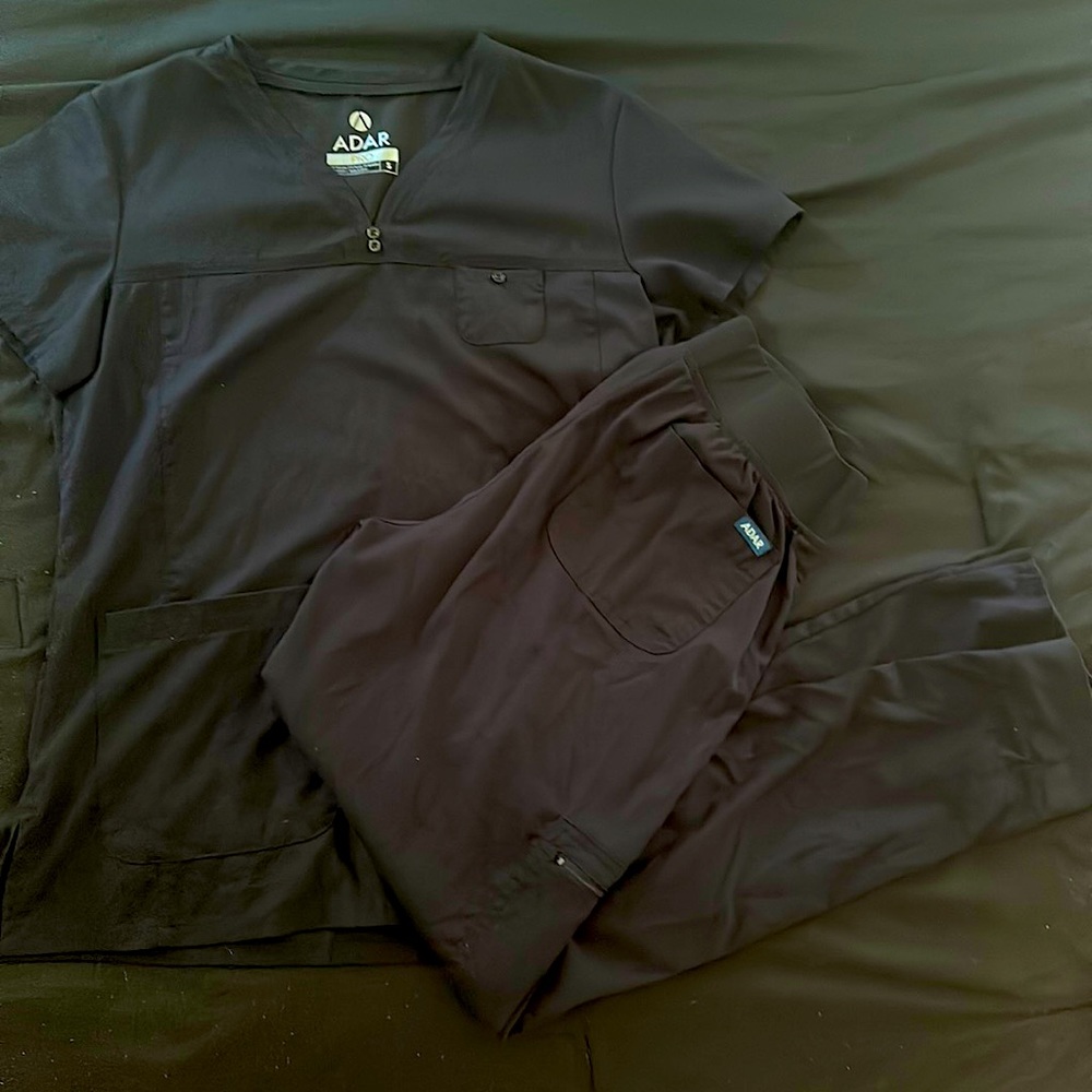 Adar Scrub Set